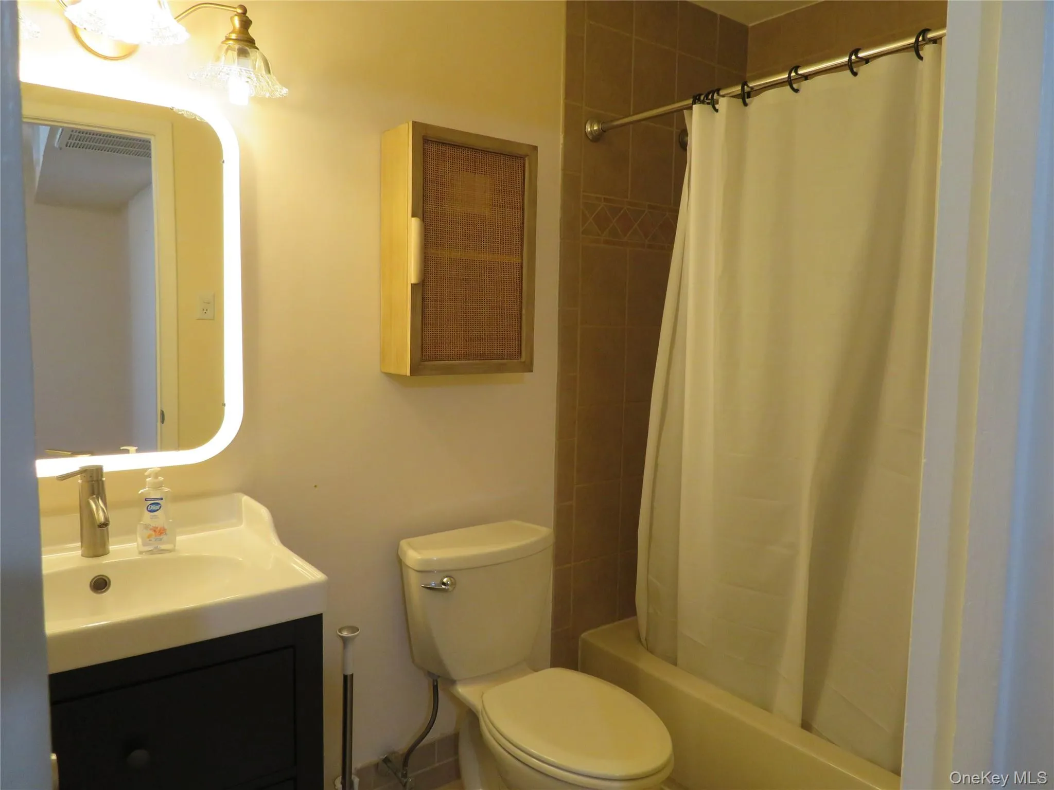 129 Bailey Court, Brookhaven, NY, 1 Bedroom Bedrooms, 4 Rooms Rooms,1 BathroomBathrooms,Residential,For Rent,Bailey,0,KEY993971 129 Bailey Court, Brookhaven, NY, 1 Bedroom Bedrooms, 4 Rooms Rooms,1 BathroomBathrooms,Residential,For Rent,Bailey,0,KEY993971