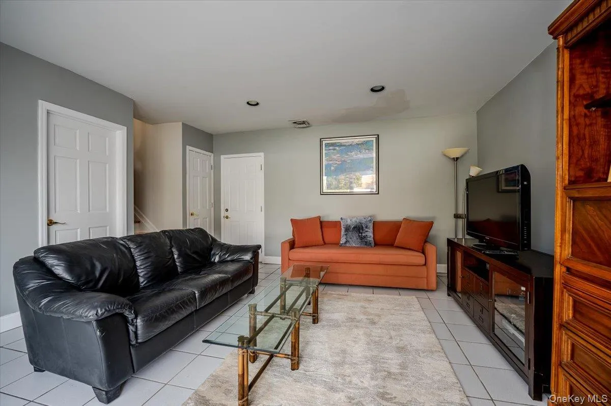 821 Channel Road, Hempstead, NY, 3 Bedrooms Bedrooms, 7 Rooms Rooms,2 BathroomsBathrooms,Residential Lease,For Rent,Channel,0,993975 821 Channel Road, Hempstead, NY, 3 Bedrooms Bedrooms, 7 Rooms Rooms,2 BathroomsBathrooms,Residential Lease,For Rent,Channel,0,993975