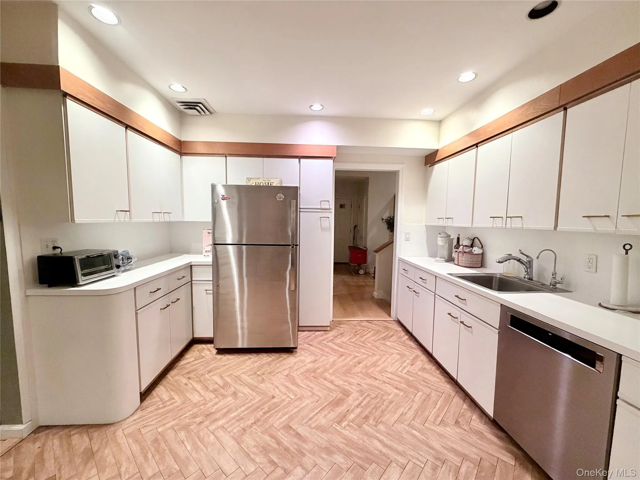 821 Channel Road, Hempstead, NY, 3 Bedrooms Bedrooms, 7 Rooms Rooms,2 BathroomsBathrooms,Residential Lease,For Rent,Channel,0,993975 821 Channel Road, Hempstead, NY, 3 Bedrooms Bedrooms, 7 Rooms Rooms,2 BathroomsBathrooms,Residential Lease,For Rent,Channel,0,993975