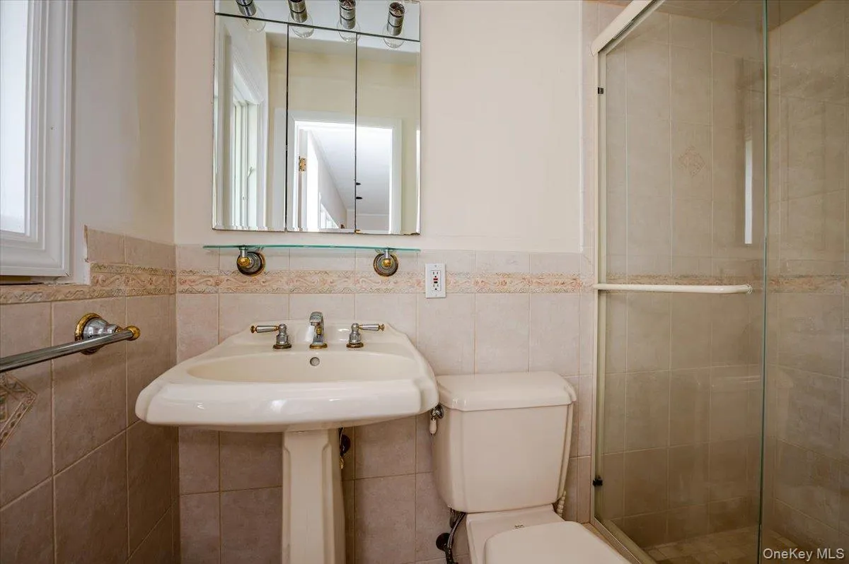 821 Channel Road, Hempstead, NY, 3 Bedrooms Bedrooms, 7 Rooms Rooms,2 BathroomsBathrooms,Residential Lease,For Rent,Channel,0,993975 821 Channel Road, Hempstead, NY, 3 Bedrooms Bedrooms, 7 Rooms Rooms,2 BathroomsBathrooms,Residential Lease,For Rent,Channel,0,993975