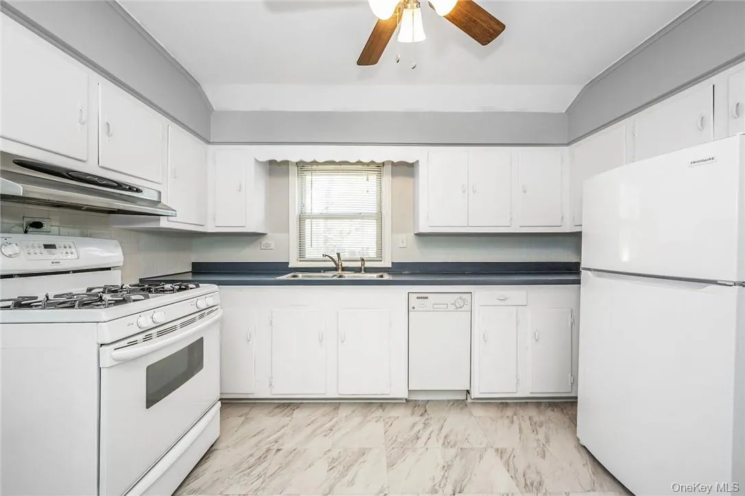 440 Columbus Avenue, Harrison, NY, 2 Bedrooms Bedrooms, 4 Rooms Rooms,1 BathroomBathrooms,Residential Lease,For Rent,Columbus,0,993986 440 Columbus Avenue, Harrison, NY, 2 Bedrooms Bedrooms, 4 Rooms Rooms,1 BathroomBathrooms,Residential Lease,For Rent,Columbus,0,993986