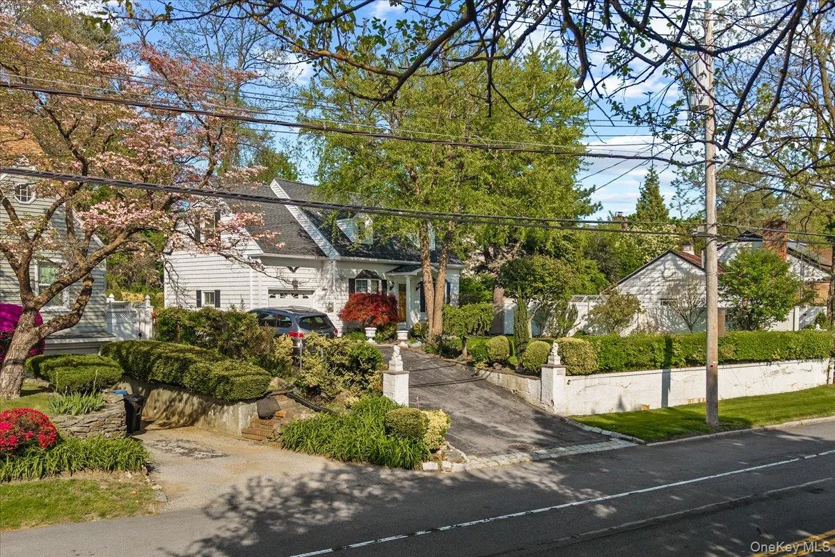 1161 Webster Avenue, New Rochelle, NY, 3 Bedrooms Bedrooms, 6 Rooms Rooms,1 BathroomBathrooms,Residential,For Rent,Webster,0,994014 1161 Webster Avenue, New Rochelle, NY, 3 Bedrooms Bedrooms, 6 Rooms Rooms,1 BathroomBathrooms,Residential,For Rent,Webster,0,994014