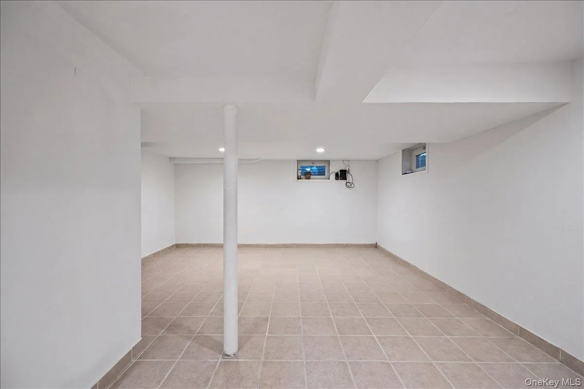 1161 Webster Avenue, New Rochelle, NY, 3 Bedrooms Bedrooms, 6 Rooms Rooms,1 BathroomBathrooms,Residential,For Rent,Webster,0,994014 1161 Webster Avenue, New Rochelle, NY, 3 Bedrooms Bedrooms, 6 Rooms Rooms,1 BathroomBathrooms,Residential,For Rent,Webster,0,994014
