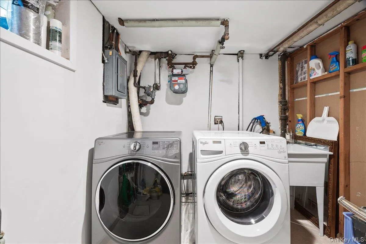 1161 Webster Avenue, New Rochelle, NY, 3 Bedrooms Bedrooms, 6 Rooms Rooms,1 BathroomBathrooms,Residential,For Rent,Webster,0,994014 1161 Webster Avenue, New Rochelle, NY, 3 Bedrooms Bedrooms, 6 Rooms Rooms,1 BathroomBathrooms,Residential,For Rent,Webster,0,994014