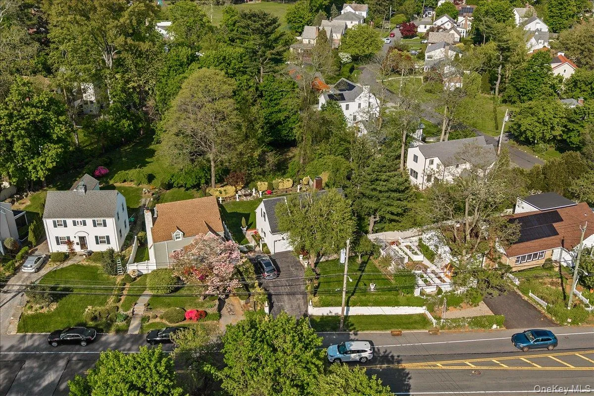 1161 Webster Avenue, New Rochelle, NY, 3 Bedrooms Bedrooms, 6 Rooms Rooms,1 BathroomBathrooms,Residential,For Rent,Webster,0,994014 1161 Webster Avenue, New Rochelle, NY, 3 Bedrooms Bedrooms, 6 Rooms Rooms,1 BathroomBathrooms,Residential,For Rent,Webster,0,994014