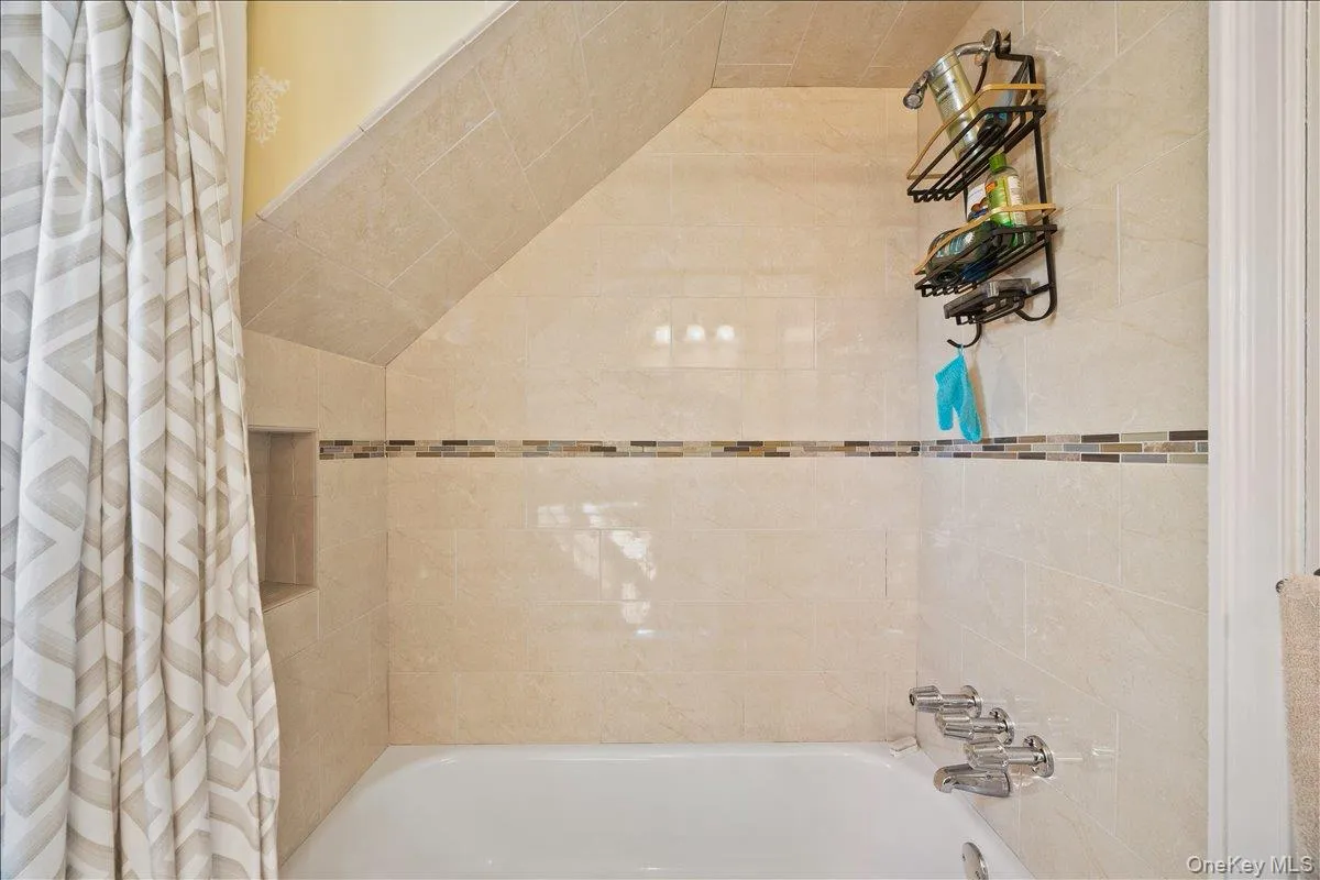 1161 Webster Avenue, New Rochelle, NY, 3 Bedrooms Bedrooms, 6 Rooms Rooms,1 BathroomBathrooms,Residential,For Rent,Webster,0,994014 1161 Webster Avenue, New Rochelle, NY, 3 Bedrooms Bedrooms, 6 Rooms Rooms,1 BathroomBathrooms,Residential,For Rent,Webster,0,994014