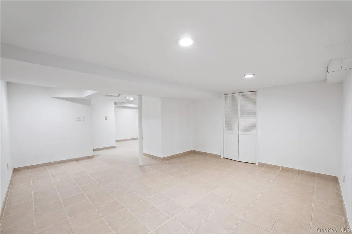 1161 Webster Avenue, New Rochelle, NY, 3 Bedrooms Bedrooms, 6 Rooms Rooms,1 BathroomBathrooms,Residential,For Rent,Webster,0,994014 1161 Webster Avenue, New Rochelle, NY, 3 Bedrooms Bedrooms, 6 Rooms Rooms,1 BathroomBathrooms,Residential,For Rent,Webster,0,994014