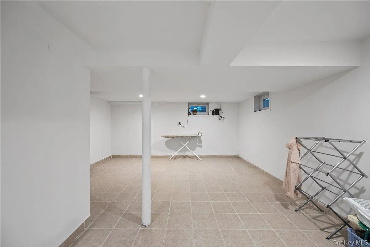 1161 Webster Avenue, New Rochelle, NY, 3 Bedrooms Bedrooms, 6 Rooms Rooms,1 BathroomBathrooms,Residential,For Rent,Webster,0,994014 1161 Webster Avenue, New Rochelle, NY, 3 Bedrooms Bedrooms, 6 Rooms Rooms,1 BathroomBathrooms,Residential,For Rent,Webster,0,994014