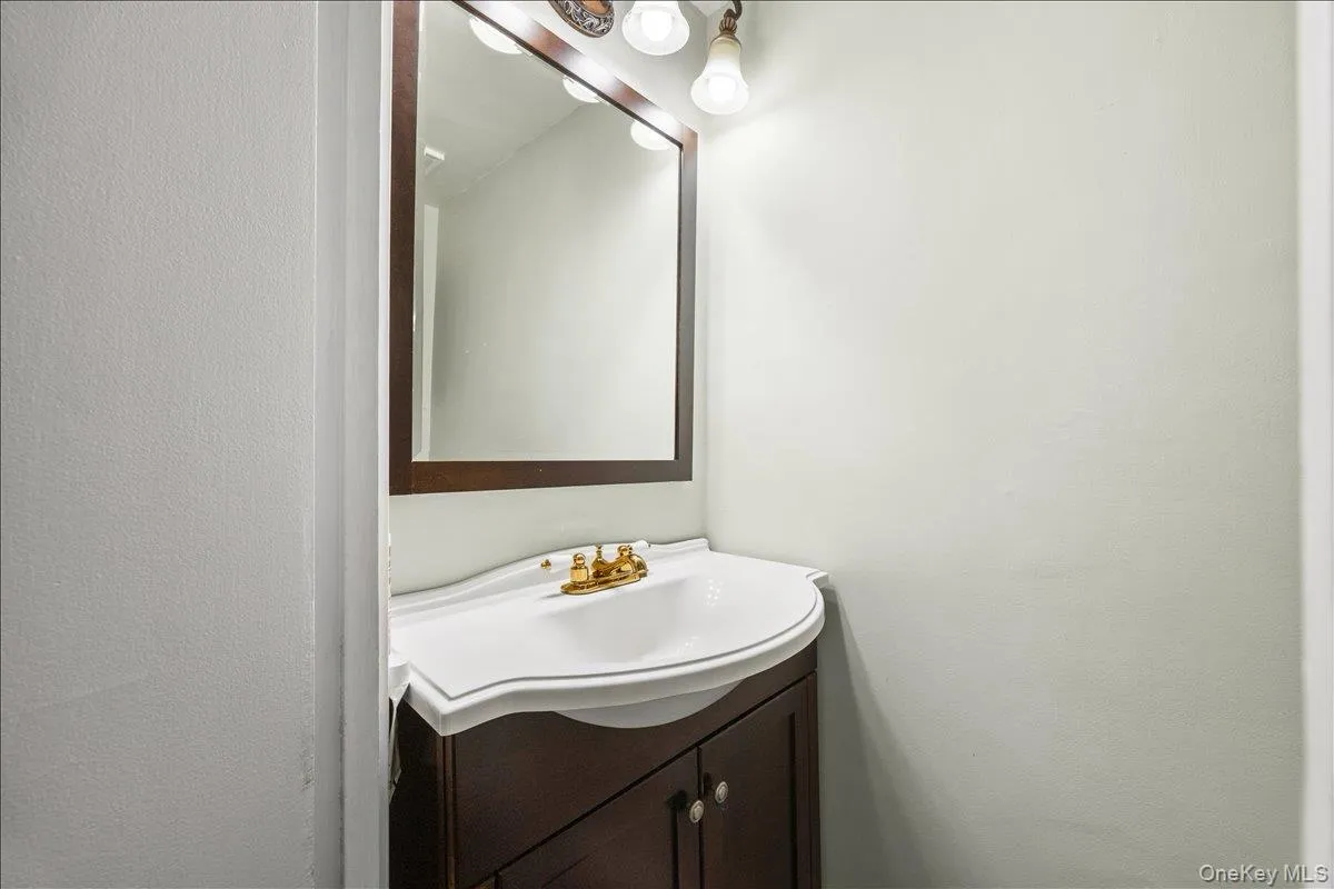1161 Webster Avenue, New Rochelle, NY, 3 Bedrooms Bedrooms, 6 Rooms Rooms,1 BathroomBathrooms,Residential,For Rent,Webster,0,994014 1161 Webster Avenue, New Rochelle, NY, 3 Bedrooms Bedrooms, 6 Rooms Rooms,1 BathroomBathrooms,Residential,For Rent,Webster,0,994014