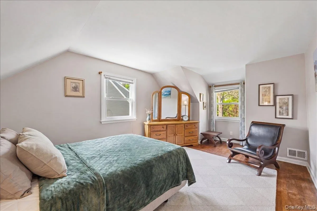 1161 Webster Avenue, New Rochelle, NY, 3 Bedrooms Bedrooms, 6 Rooms Rooms,1 BathroomBathrooms,Residential,For Rent,Webster,0,994014 1161 Webster Avenue, New Rochelle, NY, 3 Bedrooms Bedrooms, 6 Rooms Rooms,1 BathroomBathrooms,Residential,For Rent,Webster,0,994014
