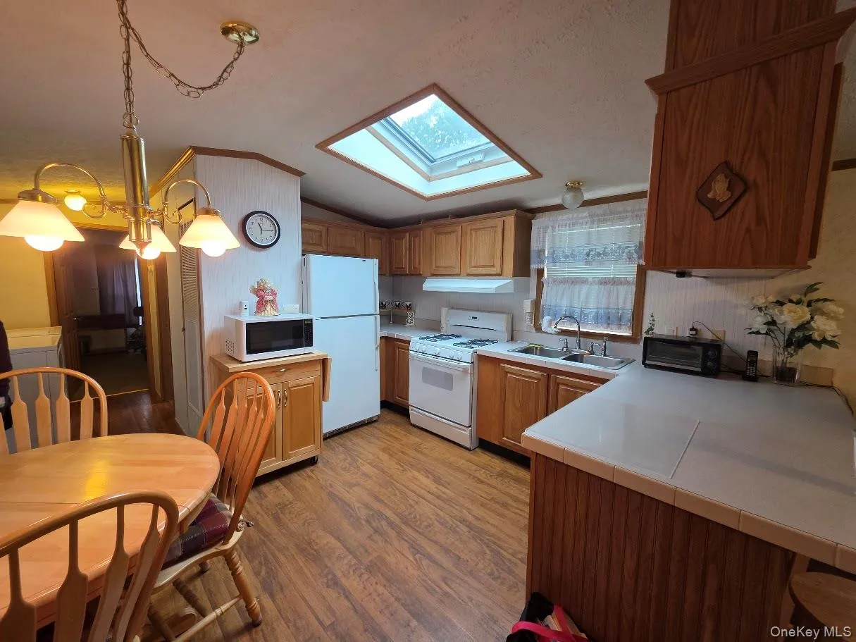 37 Hubbard Avenue, Riverhead, NY, 2 Bedrooms Bedrooms, 6 Rooms Rooms,1 BathroomBathrooms,Residential Sale,For Rent,Hubbard,0,994029 37 Hubbard Avenue, Riverhead, NY, 2 Bedrooms Bedrooms, 6 Rooms Rooms,1 BathroomBathrooms,Residential Sale,For Rent,Hubbard,0,994029