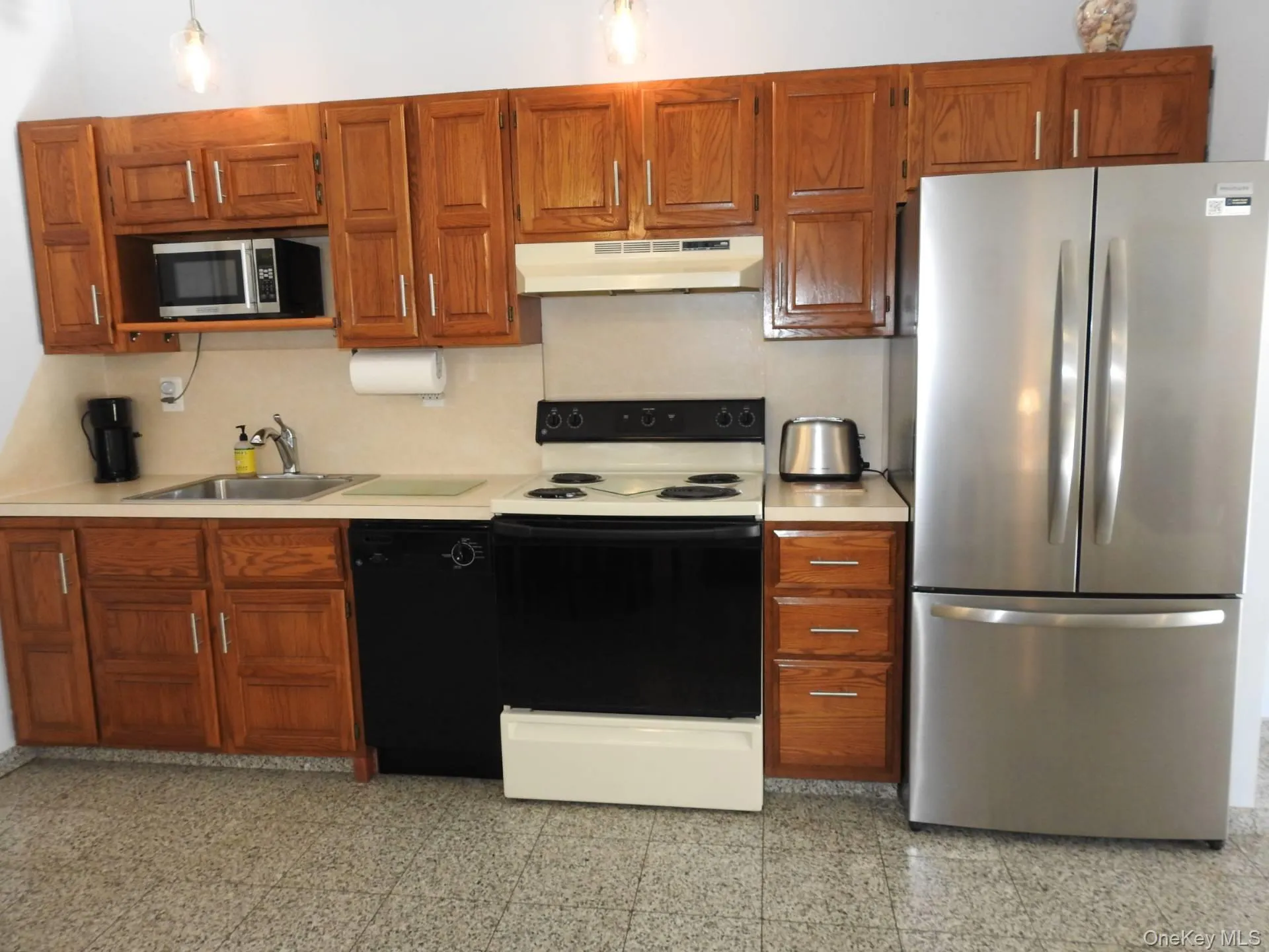 221 Mill Road, Southampton, NY, 1 Bedroom Bedrooms, 3 Rooms Rooms,1 BathroomBathrooms,Residential Lease,For Rent,Mill,0,994035 221 Mill Road, Southampton, NY, 1 Bedroom Bedrooms, 3 Rooms Rooms,1 BathroomBathrooms,Residential Lease,For Rent,Mill,0,994035