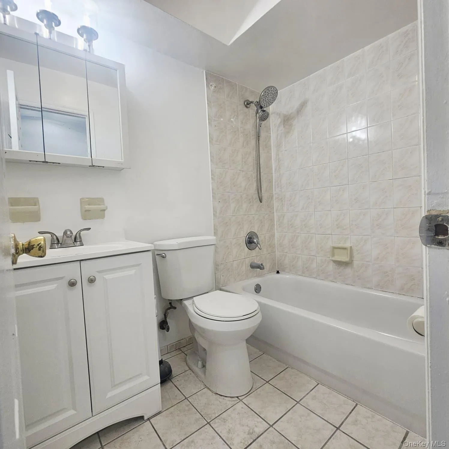 145-20 227th Street, New York, NY, 3 Bedrooms Bedrooms, 6 Rooms Rooms,1 BathroomBathrooms,Residential Lease,For Rent,227th,0,994036 145-20 227th Street, New York, NY, 3 Bedrooms Bedrooms, 6 Rooms Rooms,1 BathroomBathrooms,Residential Lease,For Rent,227th,0,994036