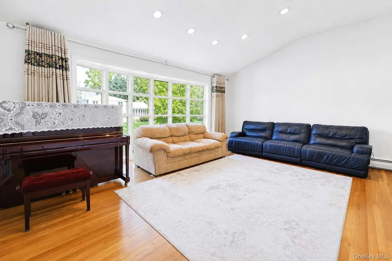 29 Edna Drive, Oyster Bay, NY, 4 Bedrooms Bedrooms, 7 Rooms Rooms,2 BathroomsBathrooms,Residential,For Rent,Edna,0,994042 29 Edna Drive, Oyster Bay, NY, 4 Bedrooms Bedrooms, 7 Rooms Rooms,2 BathroomsBathrooms,Residential,For Rent,Edna,0,994042