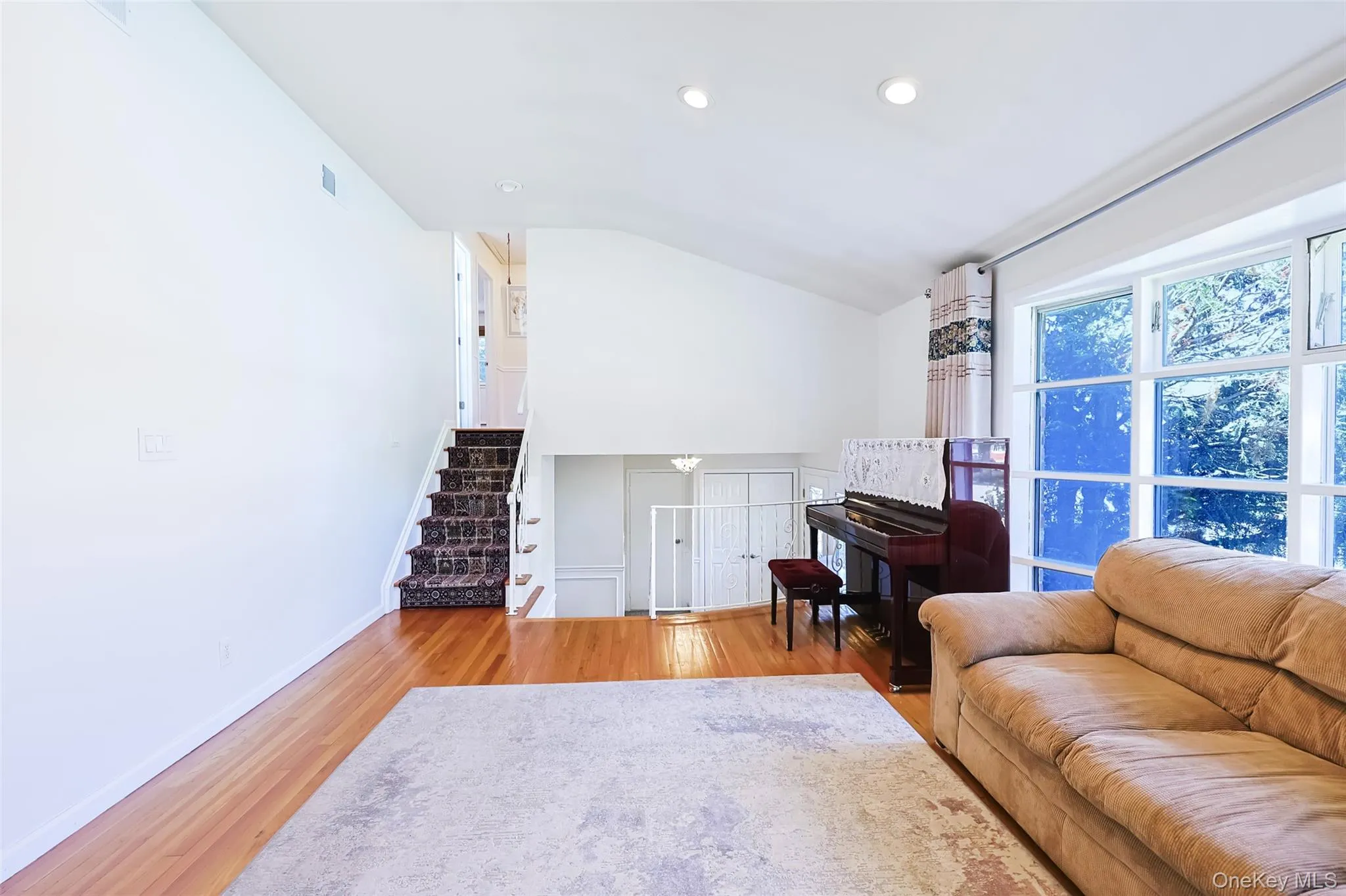 29 Edna Drive, Oyster Bay, NY, 4 Bedrooms Bedrooms, 7 Rooms Rooms,2 BathroomsBathrooms,Residential,For Rent,Edna,0,994042 29 Edna Drive, Oyster Bay, NY, 4 Bedrooms Bedrooms, 7 Rooms Rooms,2 BathroomsBathrooms,Residential,For Rent,Edna,0,994042