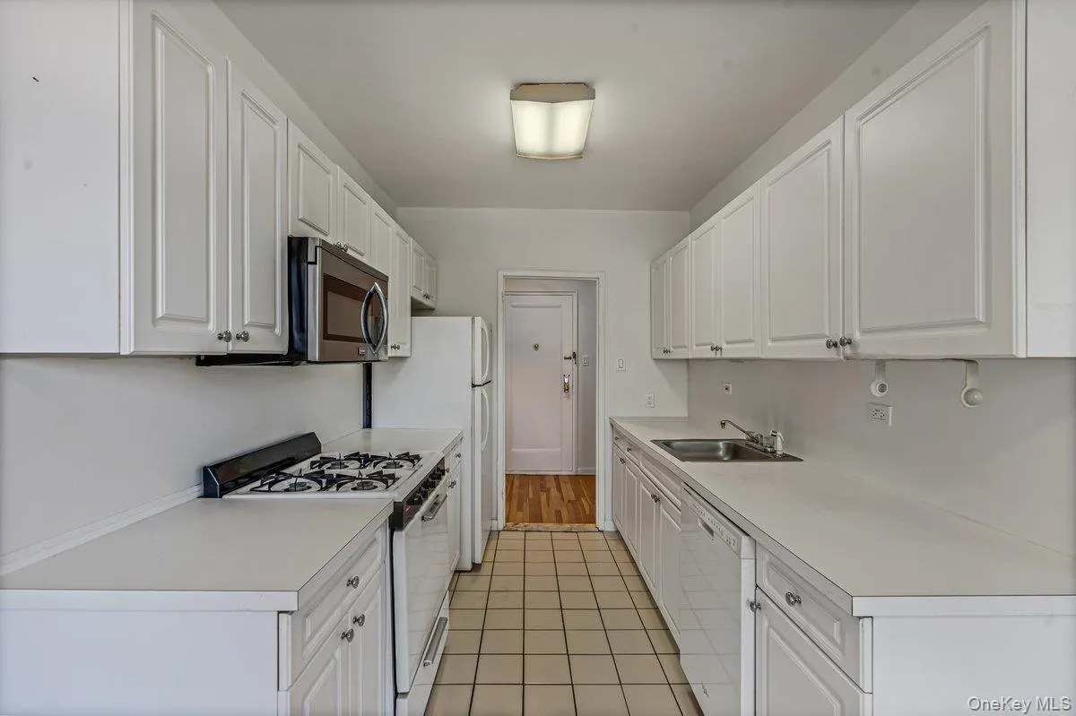 162-01 Powells Cove Boulevard, New York, NY, 2 Bedrooms Bedrooms, 5 Rooms Rooms,1 BathroomBathrooms,Residential,For Rent,Powells Cove,0,994045 162-01 Powells Cove Boulevard, New York, NY, 2 Bedrooms Bedrooms, 5 Rooms Rooms,1 BathroomBathrooms,Residential,For Rent,Powells Cove,0,994045