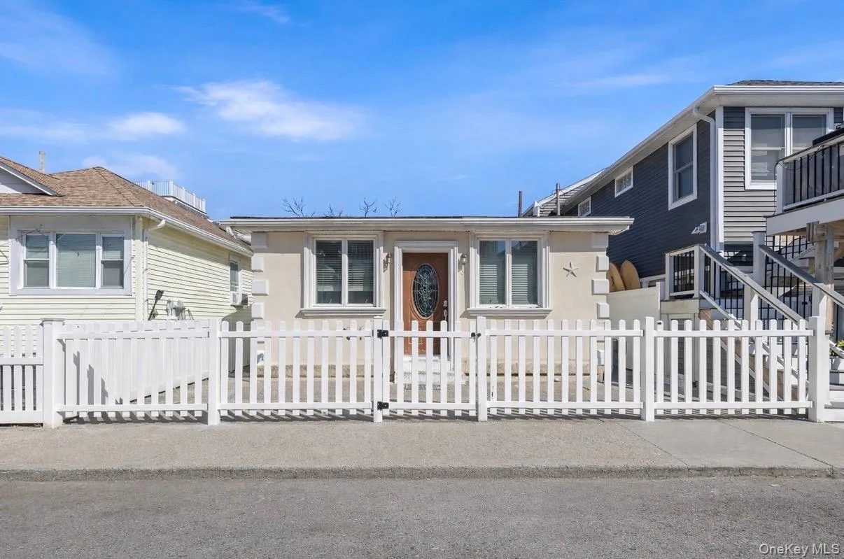 100 Vermont Street, Long Beach, NY, 2 Bedrooms Bedrooms, 5 Rooms Rooms,1 BathroomBathrooms,Residential Lease,For Rent,Vermont,0,994046 100 Vermont Street, Long Beach, NY, 2 Bedrooms Bedrooms, 5 Rooms Rooms,1 BathroomBathrooms,Residential Lease,For Rent,Vermont,0,994046