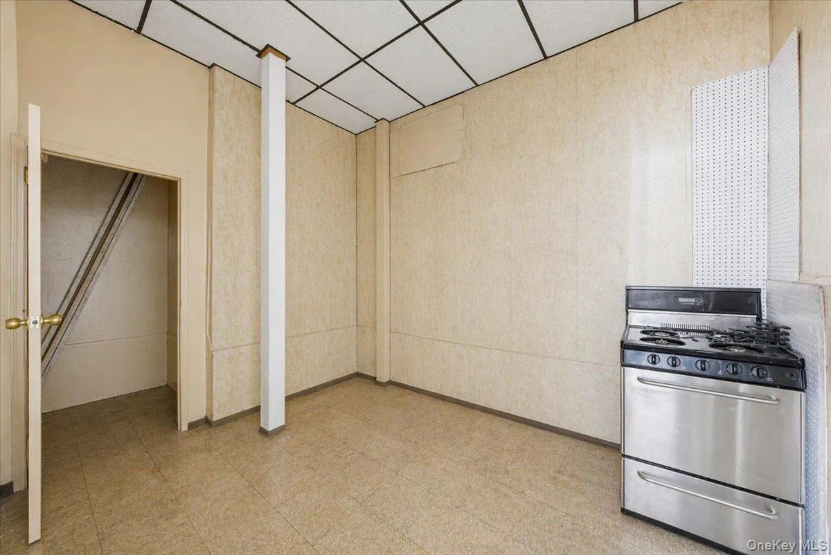 6042 55th Street, New York, NY, ,Commercial Lease,For Rent,55th,0,994056 6042 55th Street, New York, NY, ,Commercial Lease,For Rent,55th,0,994056