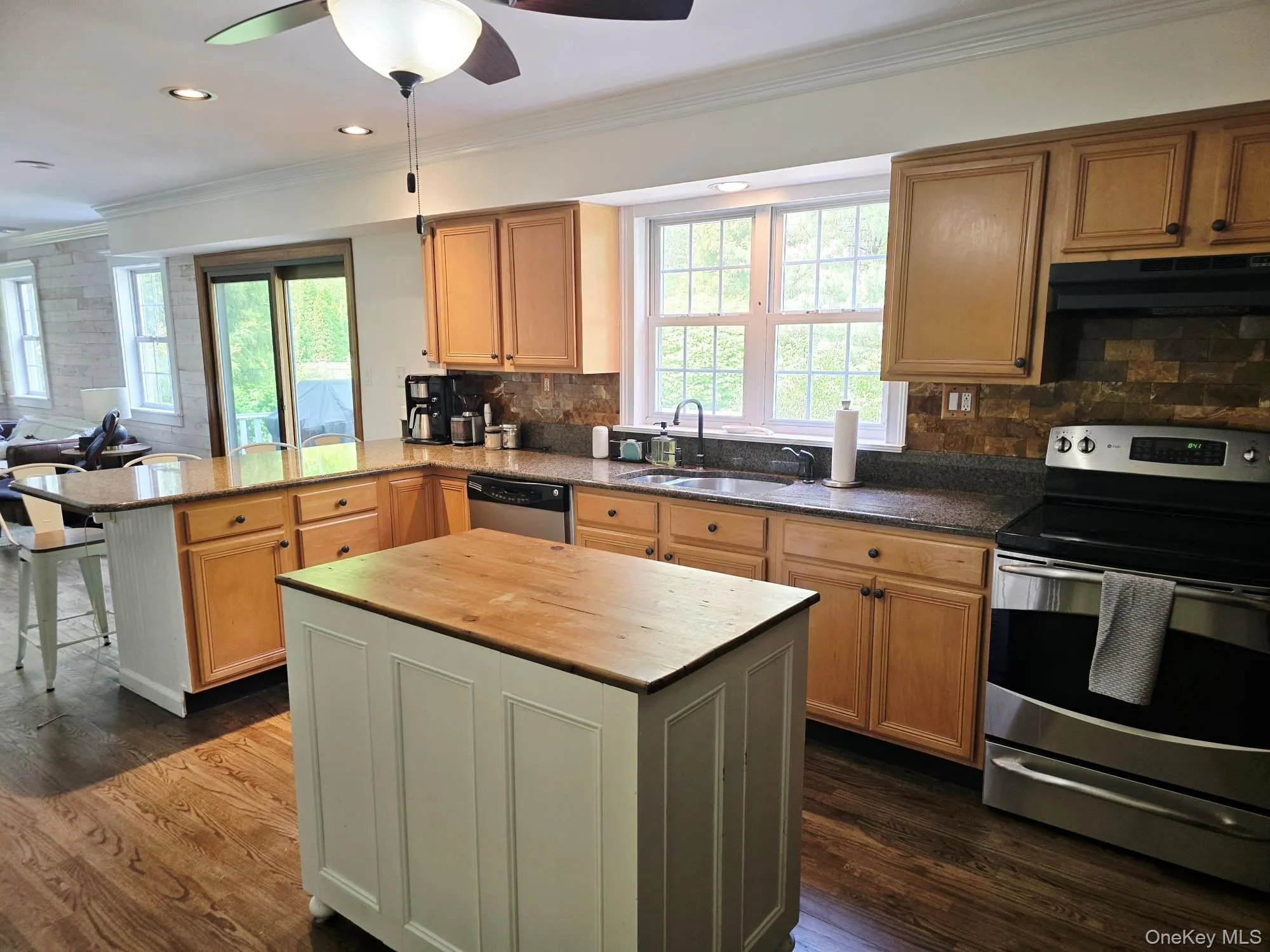 64 Beachfern Road, Brookhaven, NY, 4 Bedrooms Bedrooms, 9 Rooms Rooms,2 BathroomsBathrooms,Residential Lease,For Rent,Beachfern,0,994075 64 Beachfern Road, Brookhaven, NY, 4 Bedrooms Bedrooms, 9 Rooms Rooms,2 BathroomsBathrooms,Residential Lease,For Rent,Beachfern,0,994075