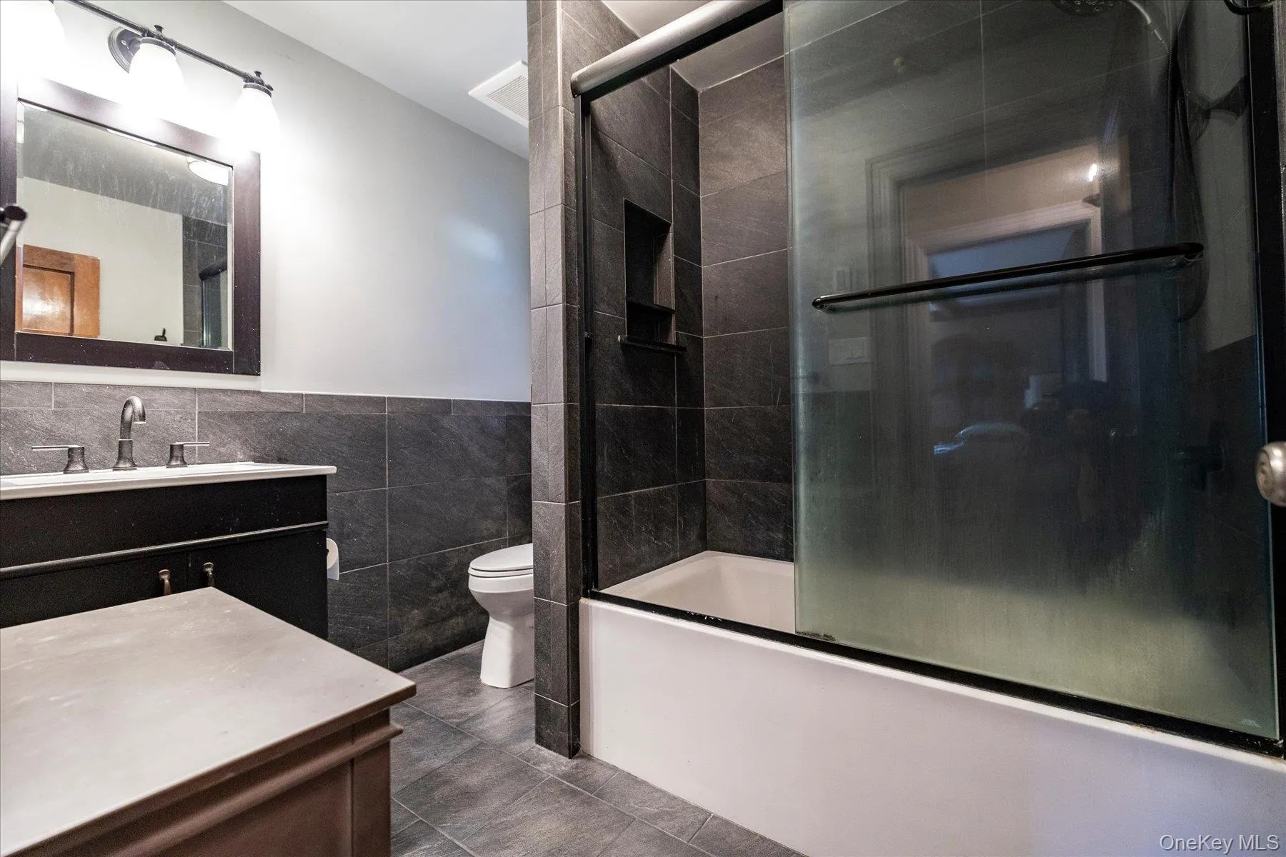 19 Addison Place, Hempstead, NY, 3 Bedrooms Bedrooms, 8 Rooms Rooms,2 BathroomsBathrooms,Residential,For Rent,Addison,0,994084 19 Addison Place, Hempstead, NY, 3 Bedrooms Bedrooms, 8 Rooms Rooms,2 BathroomsBathrooms,Residential,For Rent,Addison,0,994084
