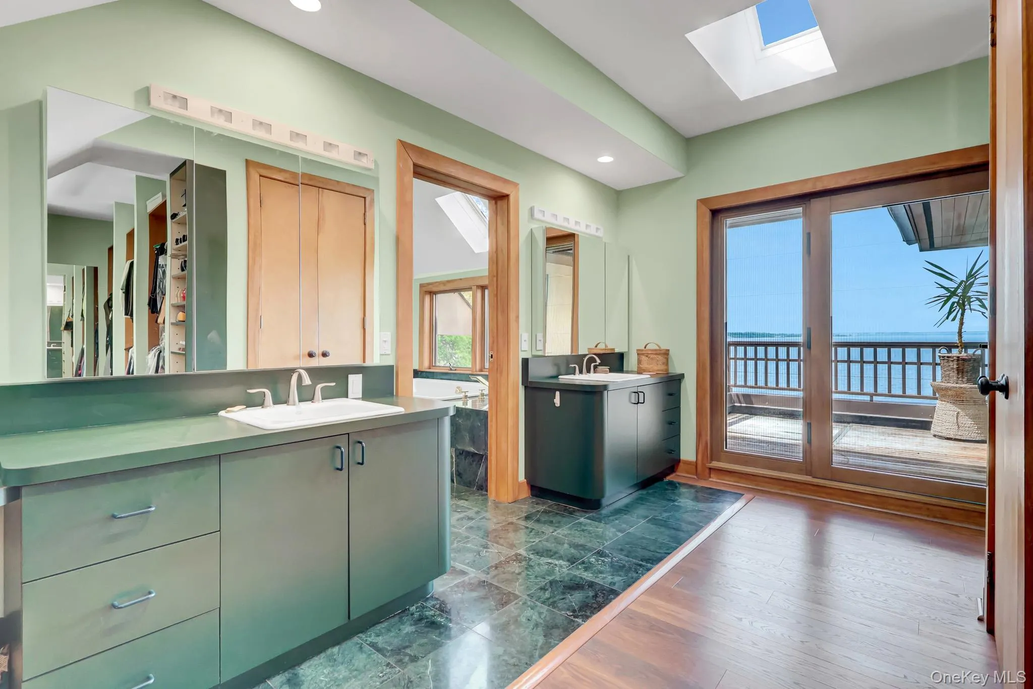 w/ double sinks, private outdoor balcony, huge walk in closet, and jacuzzi tub w/ double sinks, private outdoor balcony, huge walk in closet, and jacuzzi tub