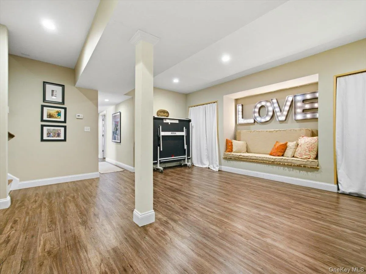 401 Centre Avenue, Clarkstown, NY, 4 Bedrooms Bedrooms, 15 Rooms Rooms,2 BathroomsBathrooms,Residential,For Rent,Centre,0,994107 401 Centre Avenue, Clarkstown, NY, 4 Bedrooms Bedrooms, 15 Rooms Rooms,2 BathroomsBathrooms,Residential,For Rent,Centre,0,994107
