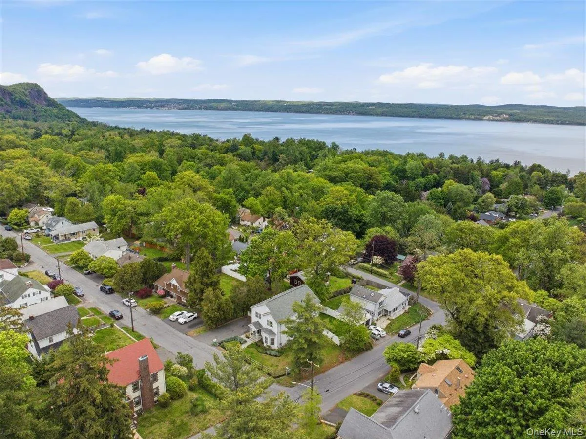 401 Centre Avenue, Clarkstown, NY, 4 Bedrooms Bedrooms, 15 Rooms Rooms,2 BathroomsBathrooms,Residential,For Rent,Centre,0,994107 401 Centre Avenue, Clarkstown, NY, 4 Bedrooms Bedrooms, 15 Rooms Rooms,2 BathroomsBathrooms,Residential,For Rent,Centre,0,994107