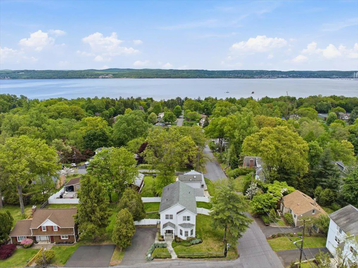 401 Centre Avenue, Clarkstown, NY, 4 Bedrooms Bedrooms, 15 Rooms Rooms,2 BathroomsBathrooms,Residential,For Rent,Centre,0,994107 401 Centre Avenue, Clarkstown, NY, 4 Bedrooms Bedrooms, 15 Rooms Rooms,2 BathroomsBathrooms,Residential,For Rent,Centre,0,994107
