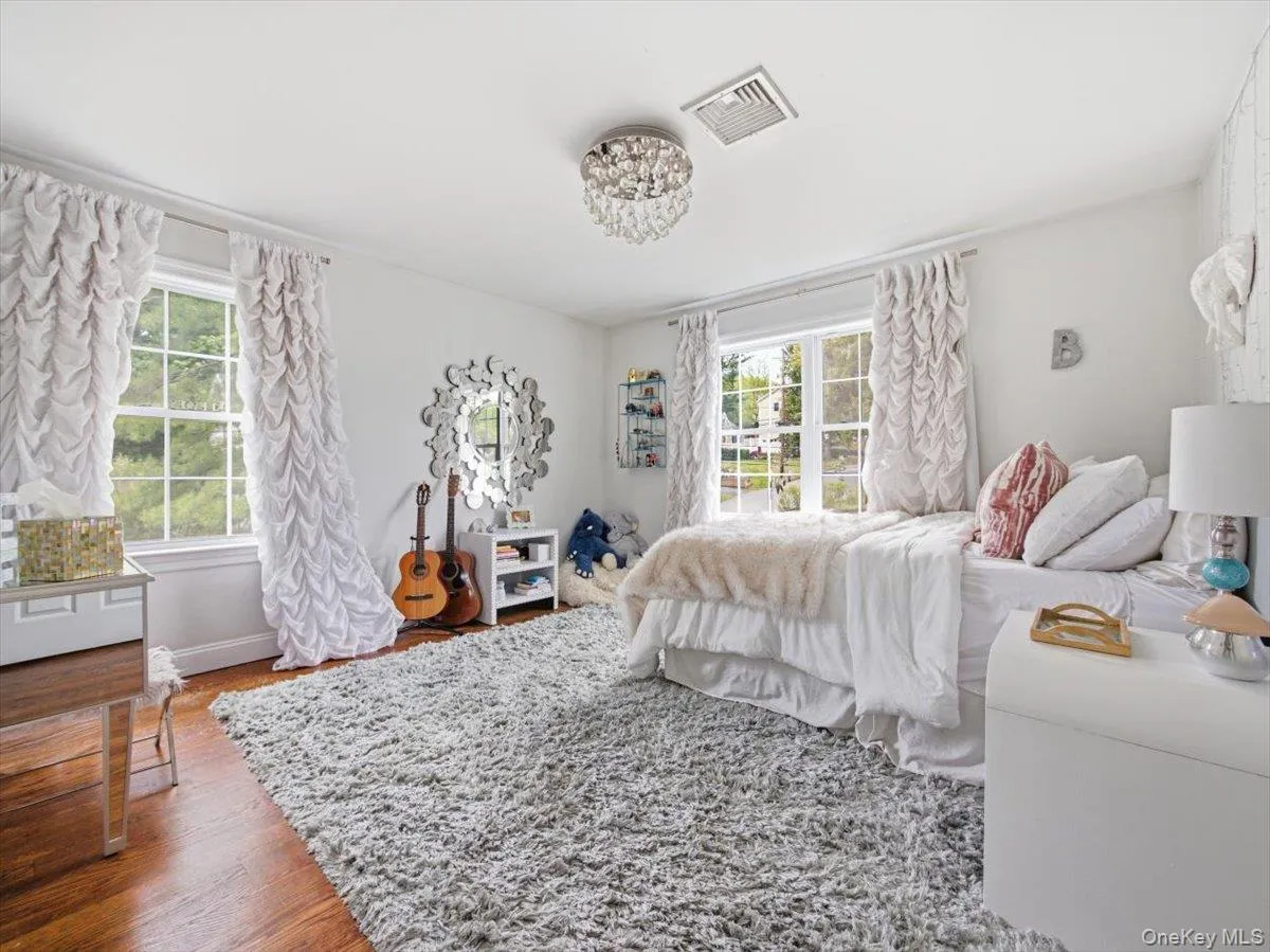 401 Centre Avenue, Clarkstown, NY, 4 Bedrooms Bedrooms, 15 Rooms Rooms,2 BathroomsBathrooms,Residential,For Rent,Centre,0,994107 401 Centre Avenue, Clarkstown, NY, 4 Bedrooms Bedrooms, 15 Rooms Rooms,2 BathroomsBathrooms,Residential,For Rent,Centre,0,994107