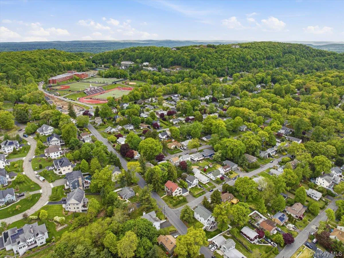 401 Centre Avenue, Clarkstown, NY, 4 Bedrooms Bedrooms, 15 Rooms Rooms,2 BathroomsBathrooms,Residential,For Rent,Centre,0,994107 401 Centre Avenue, Clarkstown, NY, 4 Bedrooms Bedrooms, 15 Rooms Rooms,2 BathroomsBathrooms,Residential,For Rent,Centre,0,994107