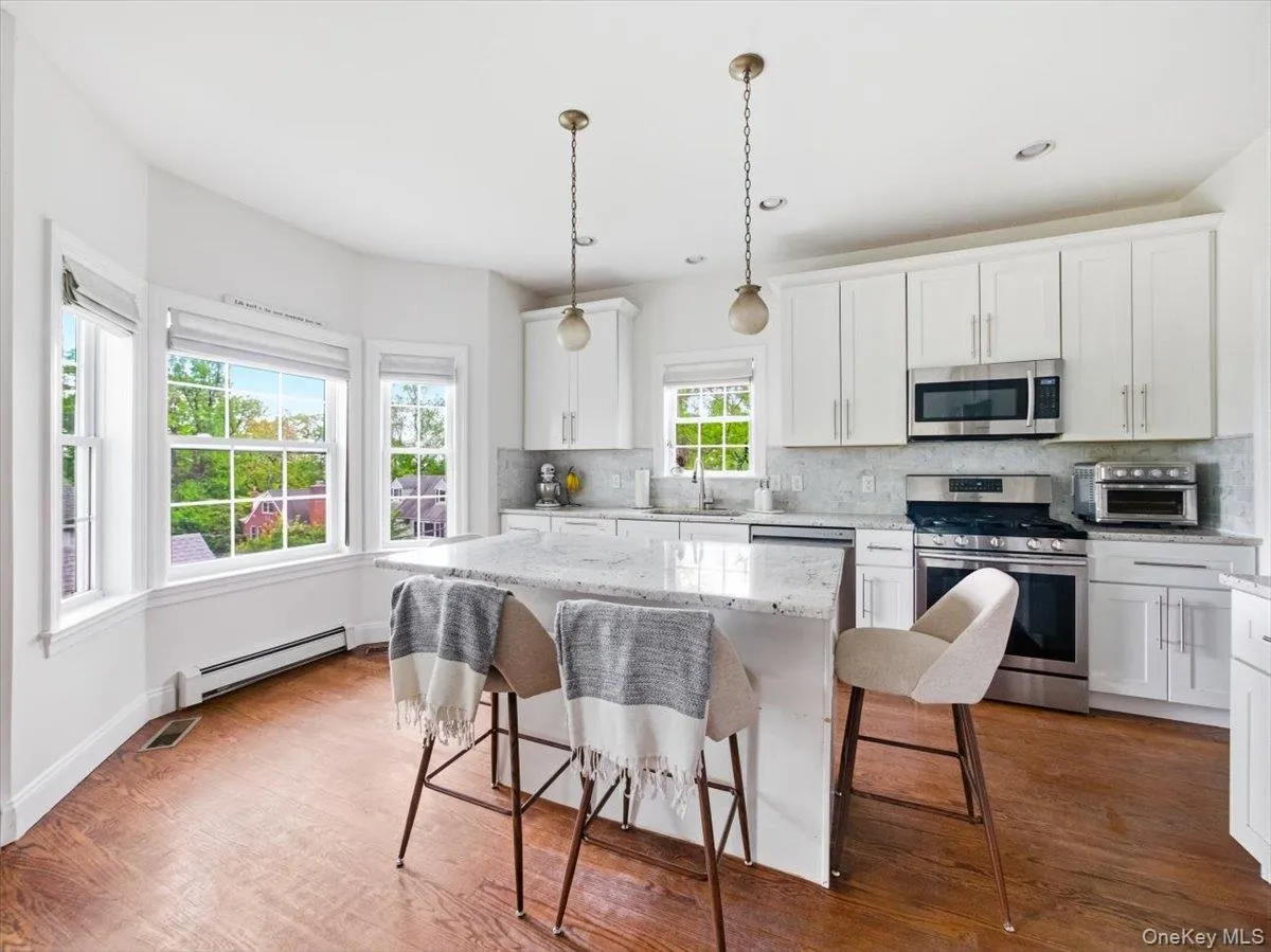 401 Centre Avenue, Clarkstown, NY, 4 Bedrooms Bedrooms, 15 Rooms Rooms,2 BathroomsBathrooms,Residential,For Rent,Centre,0,994107 401 Centre Avenue, Clarkstown, NY, 4 Bedrooms Bedrooms, 15 Rooms Rooms,2 BathroomsBathrooms,Residential,For Rent,Centre,0,994107
