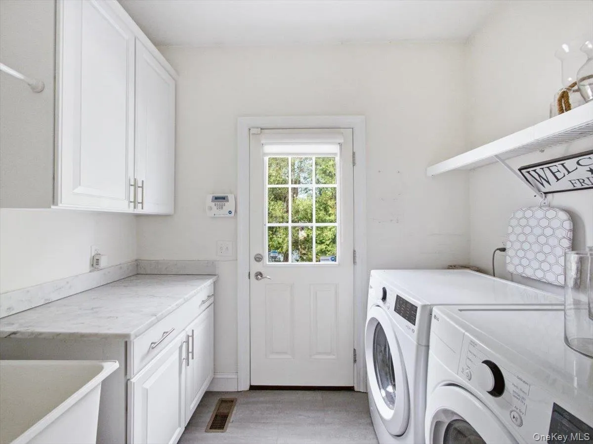 401 Centre Avenue, Clarkstown, NY, 4 Bedrooms Bedrooms, 15 Rooms Rooms,2 BathroomsBathrooms,Residential,For Rent,Centre,0,994107 401 Centre Avenue, Clarkstown, NY, 4 Bedrooms Bedrooms, 15 Rooms Rooms,2 BathroomsBathrooms,Residential,For Rent,Centre,0,994107