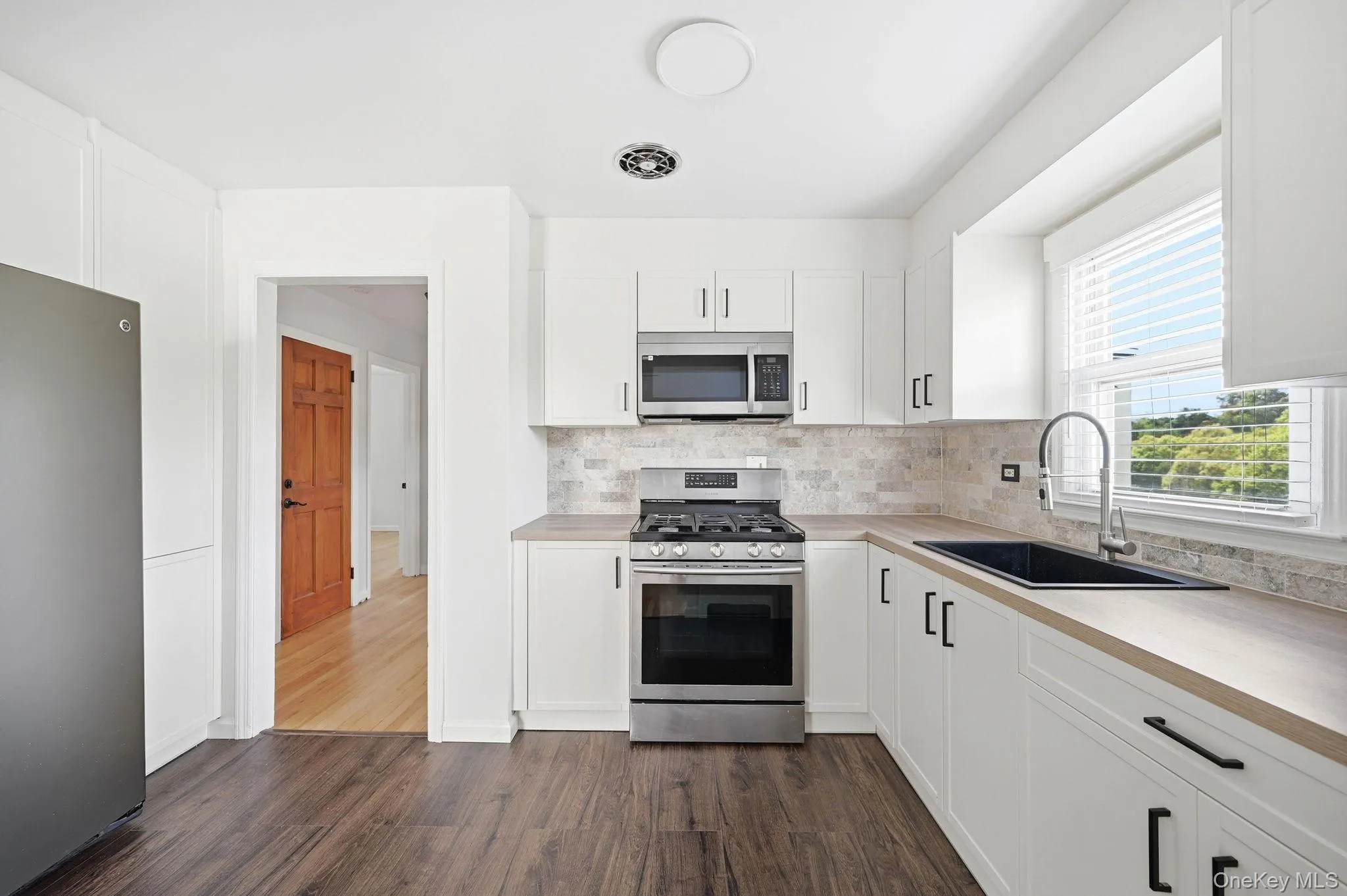 85 Bennett Avenue, Yonkers, NY, 2 Bedrooms Bedrooms, 5 Rooms Rooms,1 BathroomBathrooms,Residential Lease,For Rent,Bennett,0,994117 85 Bennett Avenue, Yonkers, NY, 2 Bedrooms Bedrooms, 5 Rooms Rooms,1 BathroomBathrooms,Residential Lease,For Rent,Bennett,0,994117