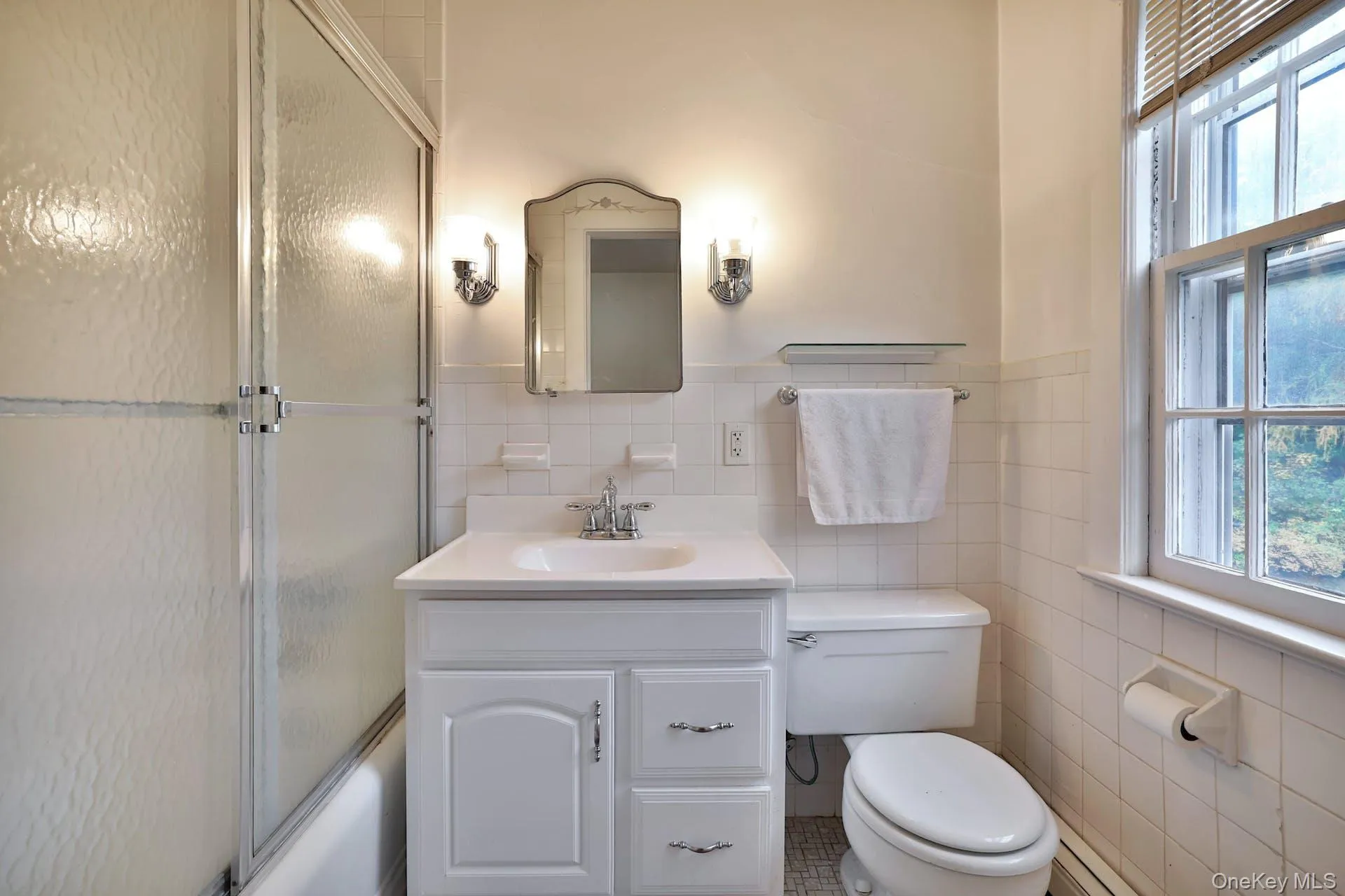 Full bathroom on first floor in Cottage Full bathroom on first floor in Cottage