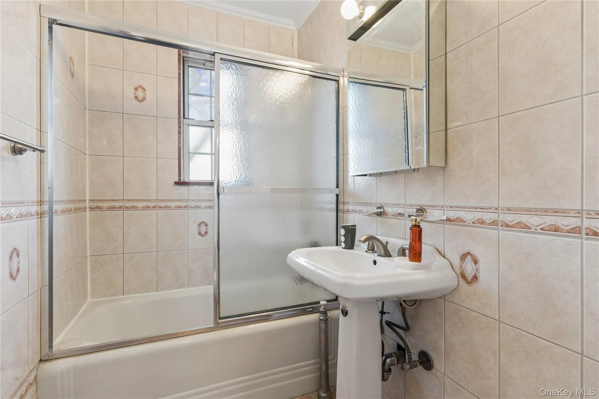 150 Burns Street, New York, NY, 1 Bedroom Bedrooms, 3 Rooms Rooms,1 BathroomBathrooms,Residential Sale,For Rent,Burns,0,994168 150 Burns Street, New York, NY, 1 Bedroom Bedrooms, 3 Rooms Rooms,1 BathroomBathrooms,Residential Sale,For Rent,Burns,0,994168