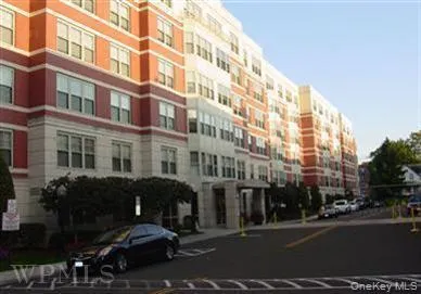 Jefferson Place leads to the conceirge entrance. Jefferson Place leads to the conceirge entrance.