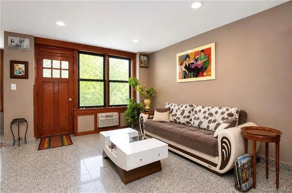 2800 Coyle Street, New York, NY, 3 Bedrooms Bedrooms, 4 Rooms Rooms,1 BathroomBathrooms,Residential,For Rent,Coyle,0,994185 2800 Coyle Street, New York, NY, 3 Bedrooms Bedrooms, 4 Rooms Rooms,1 BathroomBathrooms,Residential,For Rent,Coyle,0,994185
