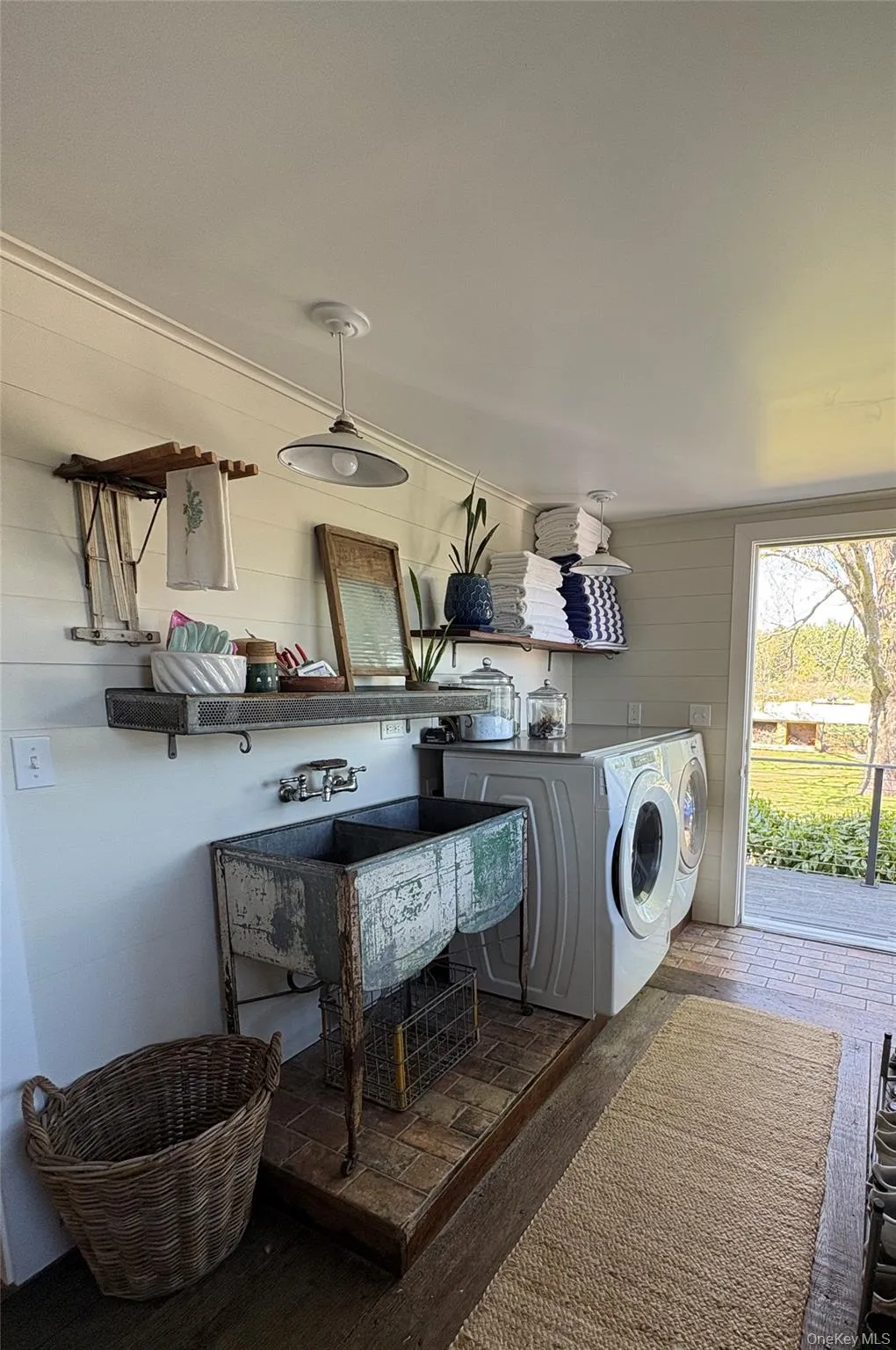 184 Twomey Avenue, Riverhead, NY, 3 Bedrooms Bedrooms, 8 Rooms Rooms,2 BathroomsBathrooms,Residential Lease,For Rent,Twomey,0,994196 184 Twomey Avenue, Riverhead, NY, 3 Bedrooms Bedrooms, 8 Rooms Rooms,2 BathroomsBathrooms,Residential Lease,For Rent,Twomey,0,994196