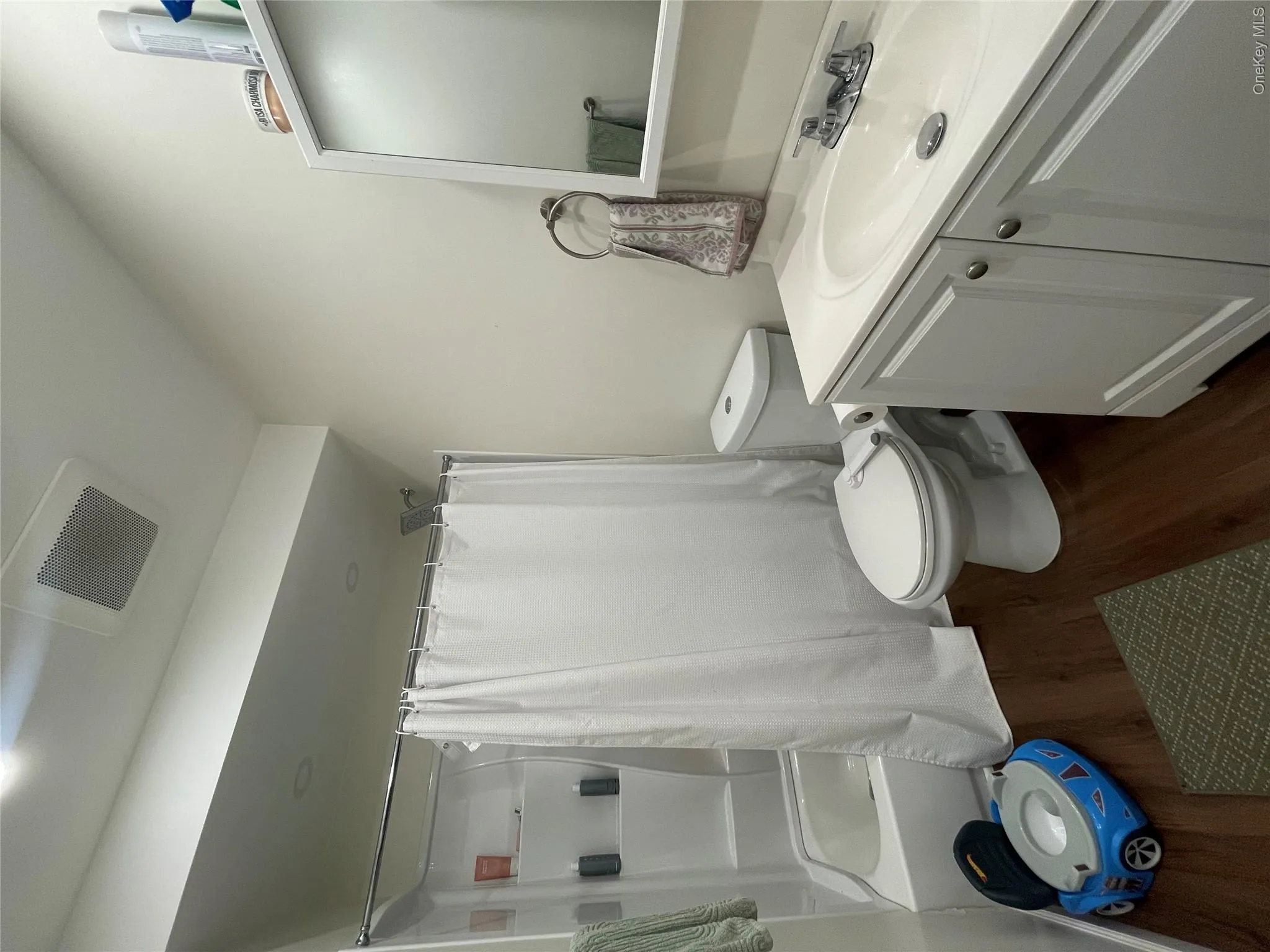 11 Skylark Lane, Hempstead, NY, 4 Bedrooms Bedrooms, 7 Rooms Rooms,2 BathroomsBathrooms,Residential Lease,For Rent,Skylark,0,994212 11 Skylark Lane, Hempstead, NY, 4 Bedrooms Bedrooms, 7 Rooms Rooms,2 BathroomsBathrooms,Residential Lease,For Rent,Skylark,0,994212