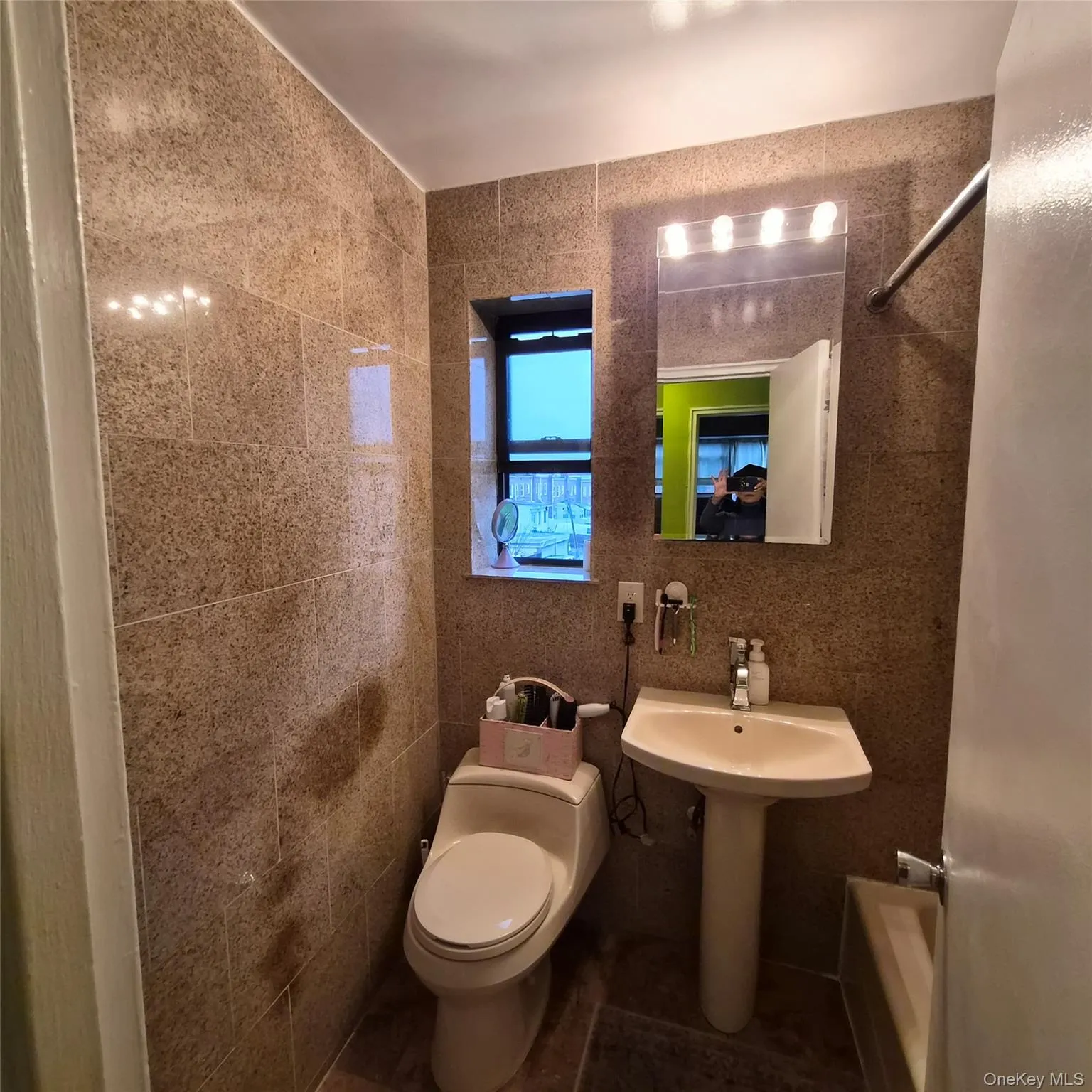215-09 47th Avenue, New York, NY, 1 Bedroom Bedrooms, 4 Rooms Rooms,1 BathroomBathrooms,Residential,For Rent,47th,0,994247 215-09 47th Avenue, New York, NY, 1 Bedroom Bedrooms, 4 Rooms Rooms,1 BathroomBathrooms,Residential,For Rent,47th,0,994247