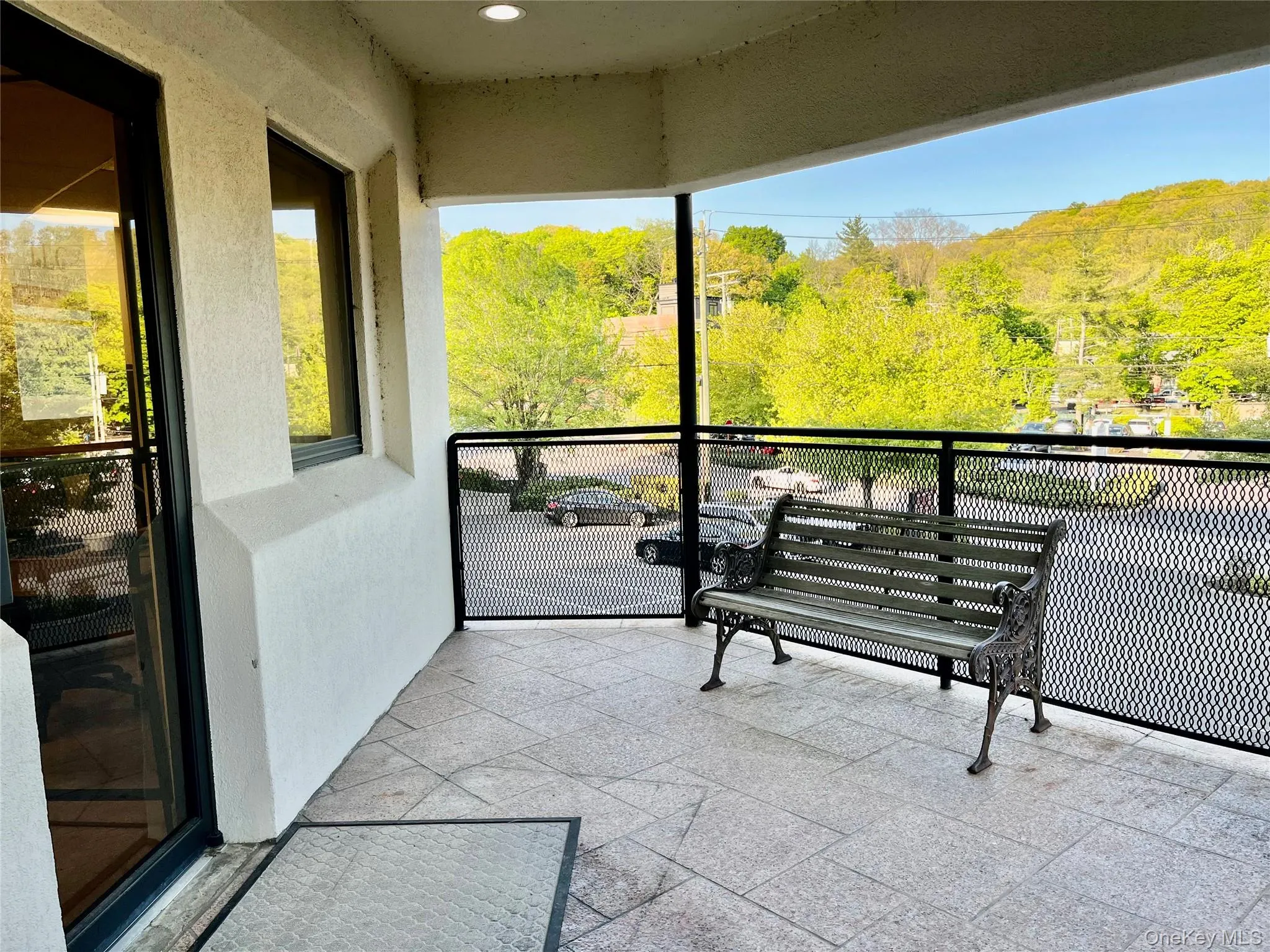 Public landing second entrance directly into your office suite on-grade with North State Road Public landing second entrance directly into your office suite on-grade with North State Road