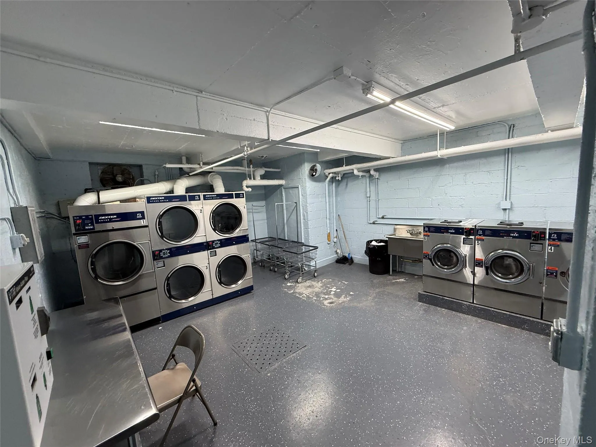 Modern Laundry room Modern Laundry room