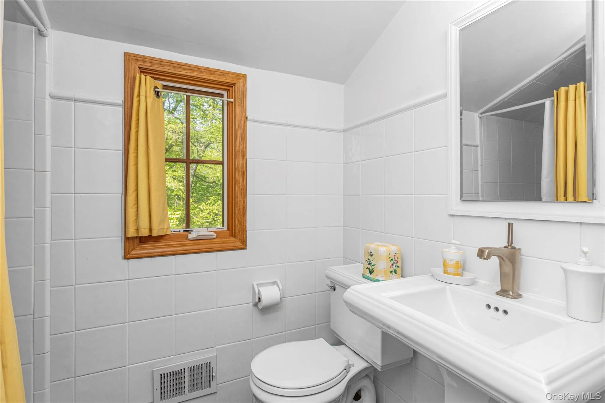 11 North Road, Oyster Bay, NY, 5 Bedrooms Bedrooms, 8 Rooms Rooms,4 BathroomsBathrooms,Residential Lease,For Rent,North,0,994330 11 North Road, Oyster Bay, NY, 5 Bedrooms Bedrooms, 8 Rooms Rooms,4 BathroomsBathrooms,Residential Lease,For Rent,North,0,994330