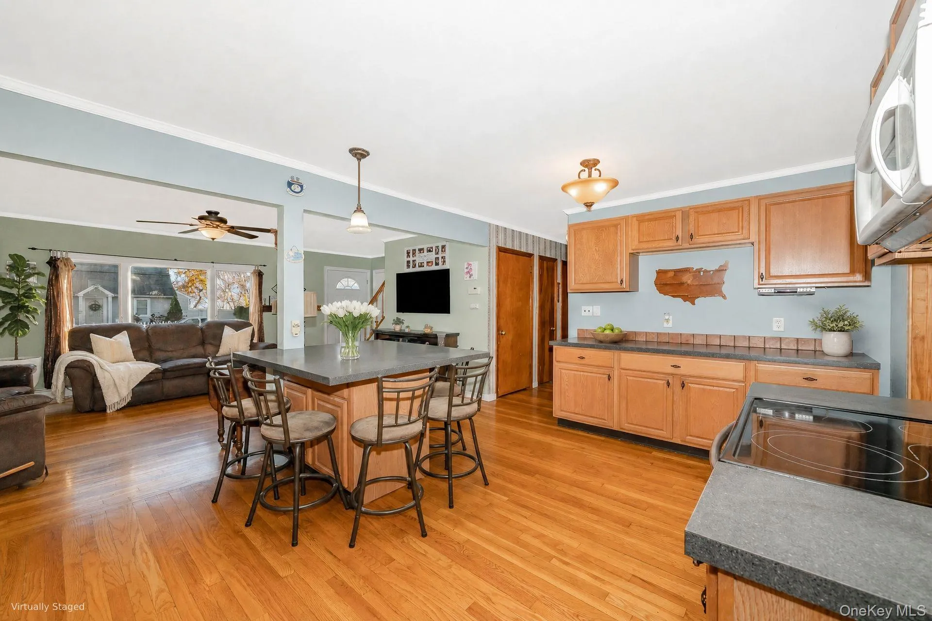 (Staged with virtual decor) (Staged with virtual decor)
