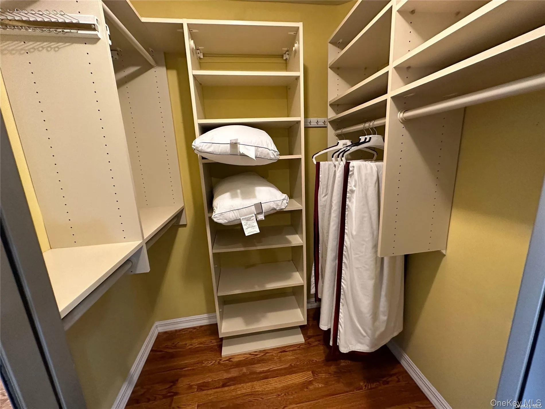 Master Bedroom Walk-In Master Bedroom Walk-In