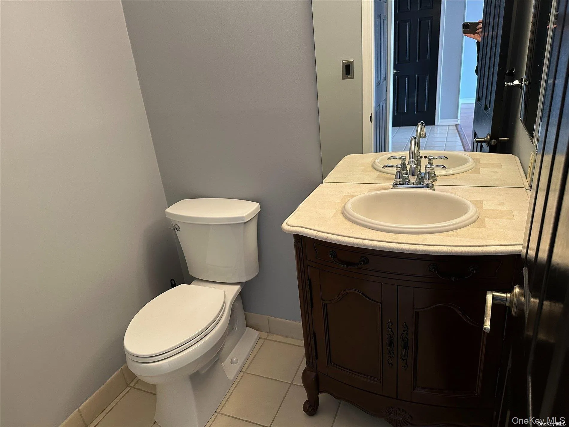Half Bath (1st Floor) Half Bath (1st Floor)