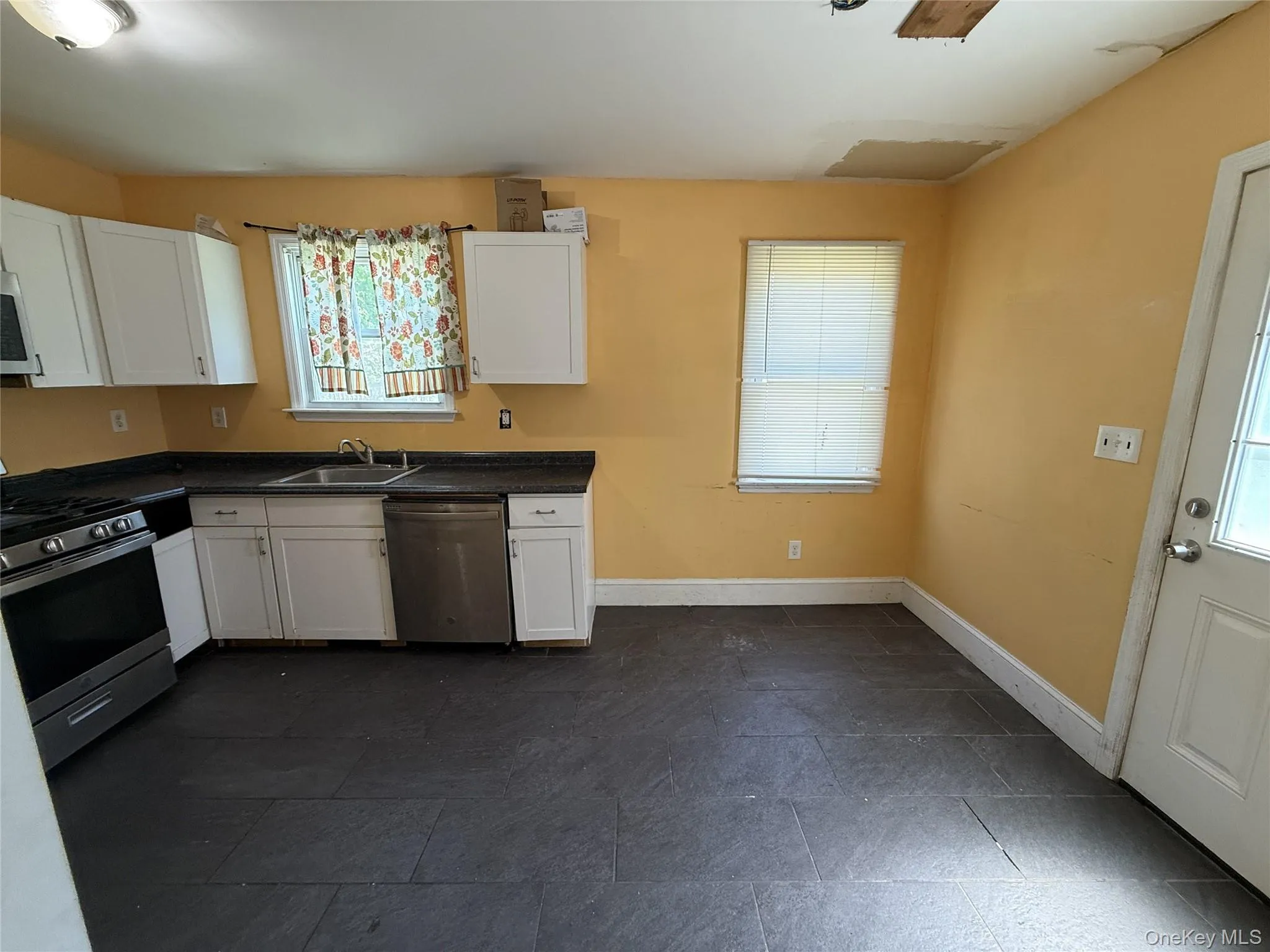 109 Myrtle Avenue, New Windsor, NY, 2 Bedrooms Bedrooms, 5 Rooms Rooms,1 BathroomBathrooms,Residential Lease,For Rent,Myrtle,0,994389 109 Myrtle Avenue, New Windsor, NY, 2 Bedrooms Bedrooms, 5 Rooms Rooms,1 BathroomBathrooms,Residential Lease,For Rent,Myrtle,0,994389