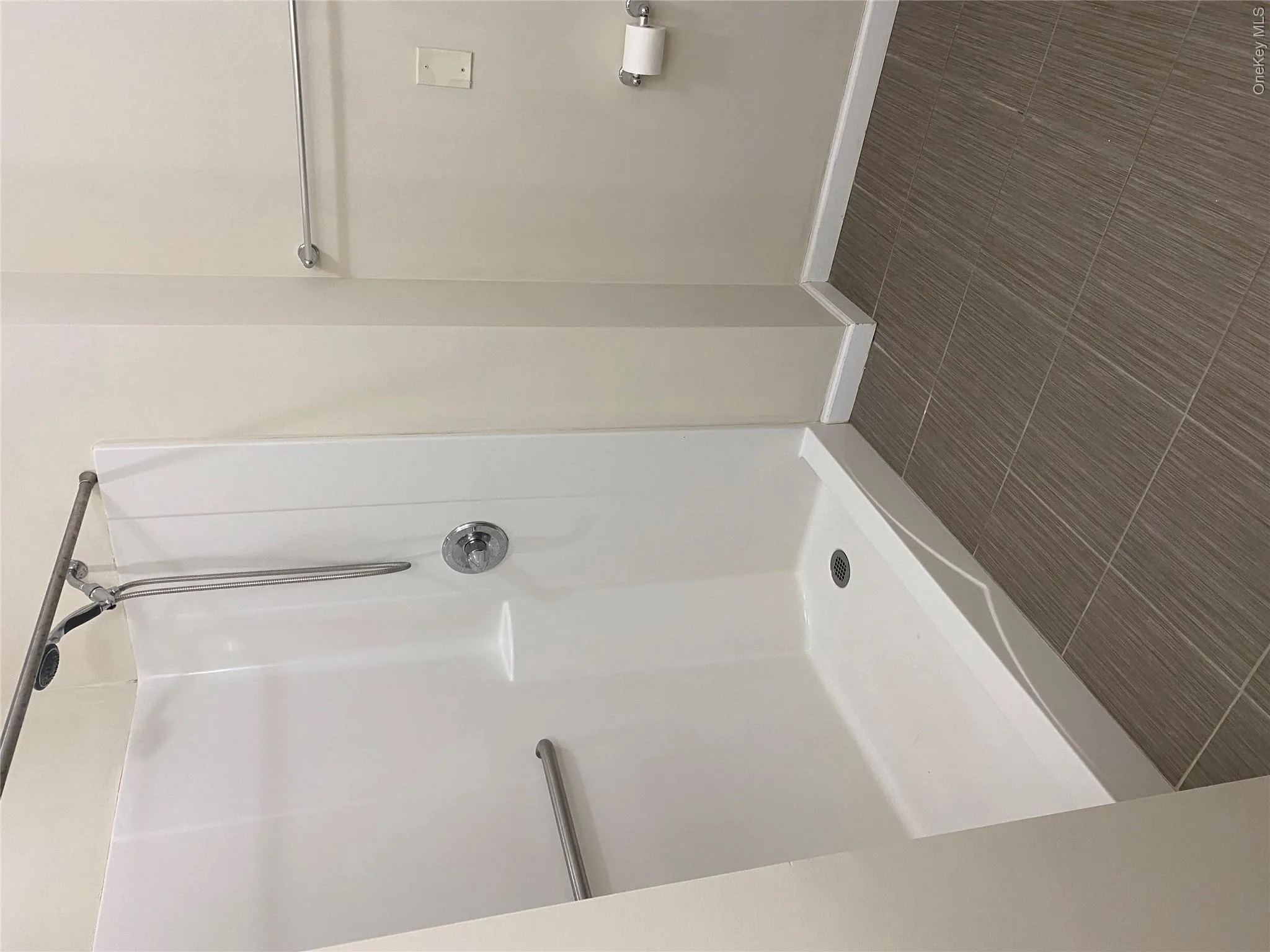 Walk-in shower Walk-in shower