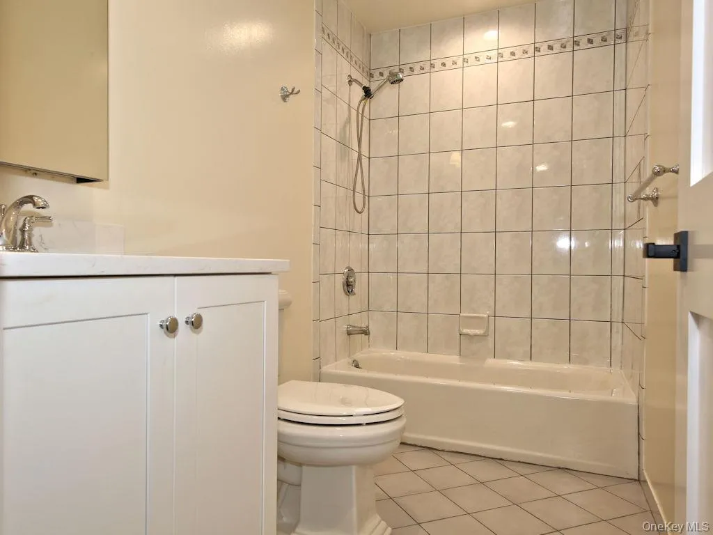 300 Jefferson Avenue, Mamaroneck, NY, 3 Bedrooms Bedrooms, 6 Rooms Rooms,3 BathroomsBathrooms,Residential Lease,For Rent,Jefferson,0,994394 300 Jefferson Avenue, Mamaroneck, NY, 3 Bedrooms Bedrooms, 6 Rooms Rooms,3 BathroomsBathrooms,Residential Lease,For Rent,Jefferson,0,994394
