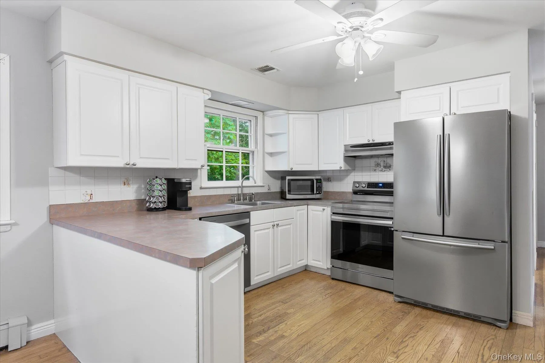 Eat In Kitchen with newer Stainless Steel appliances Eat In Kitchen with newer Stainless Steel appliances